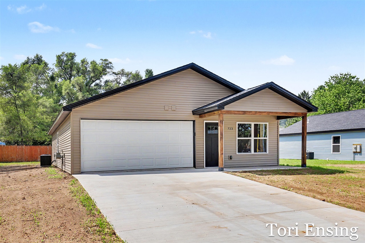2nd image of 723 N Burgess St, Greenville, MI 48838 | MLS# 70550228