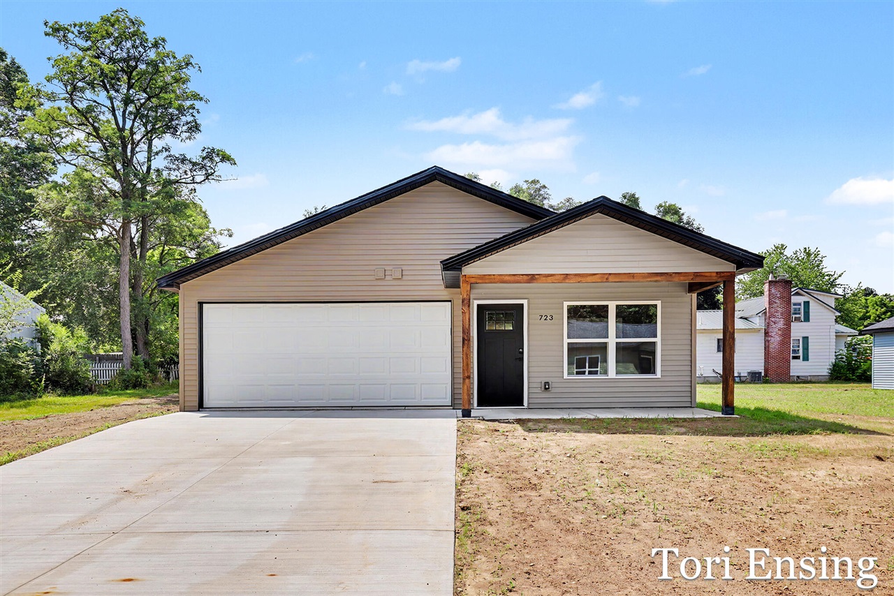 3rd image of 723 N Burgess St, Greenville, MI 48838 | MLS# 70550228