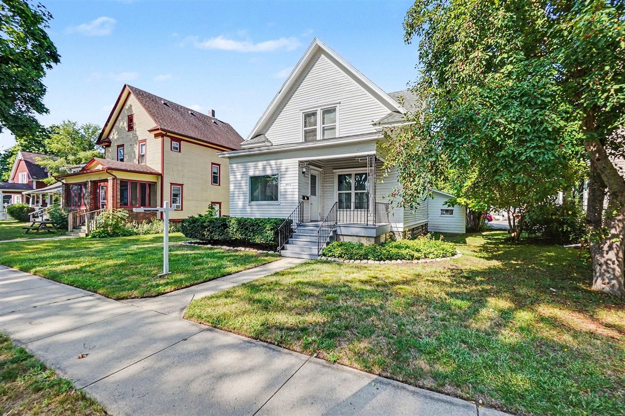 2nd image of 1014 S University Ave, Mount Pleasant, MI 48858 | MLS# 70550235