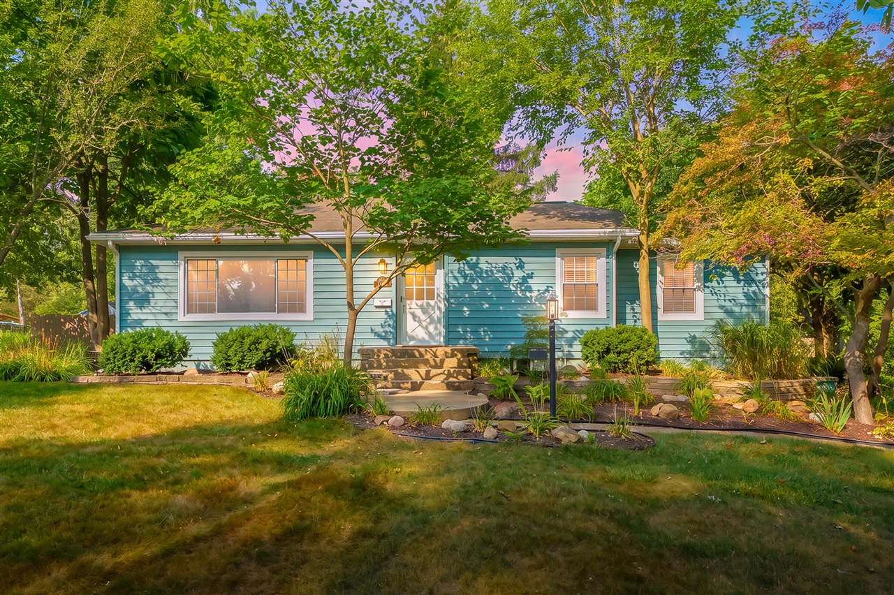 1st image of 1028 Ferndale Ave, Kalamazoo, MI 49001 | MLS# 70550253