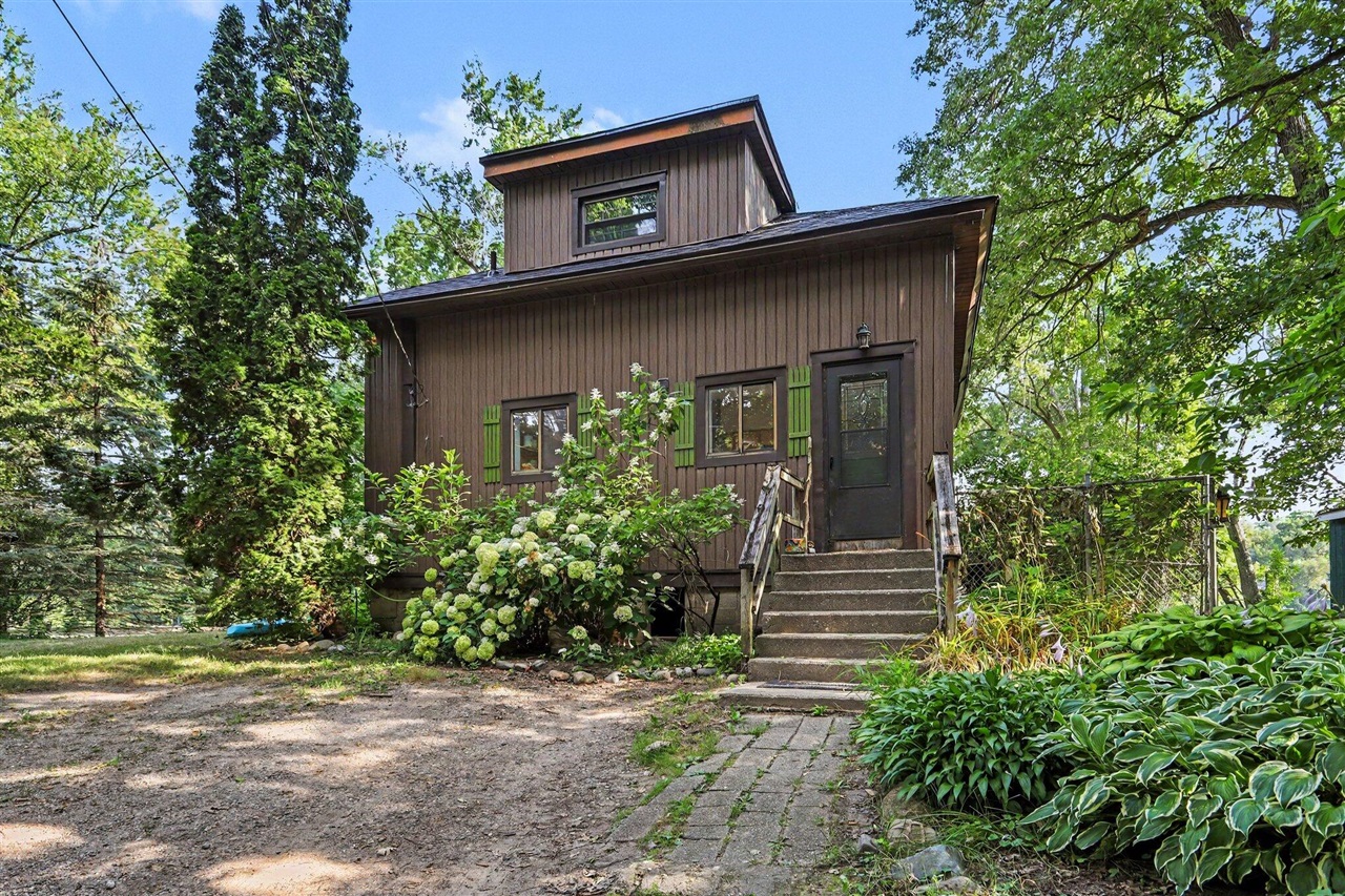 1st image of 2067 Riverbank Ave, Grand Rapids, MI 49525 | MLS# 70550254