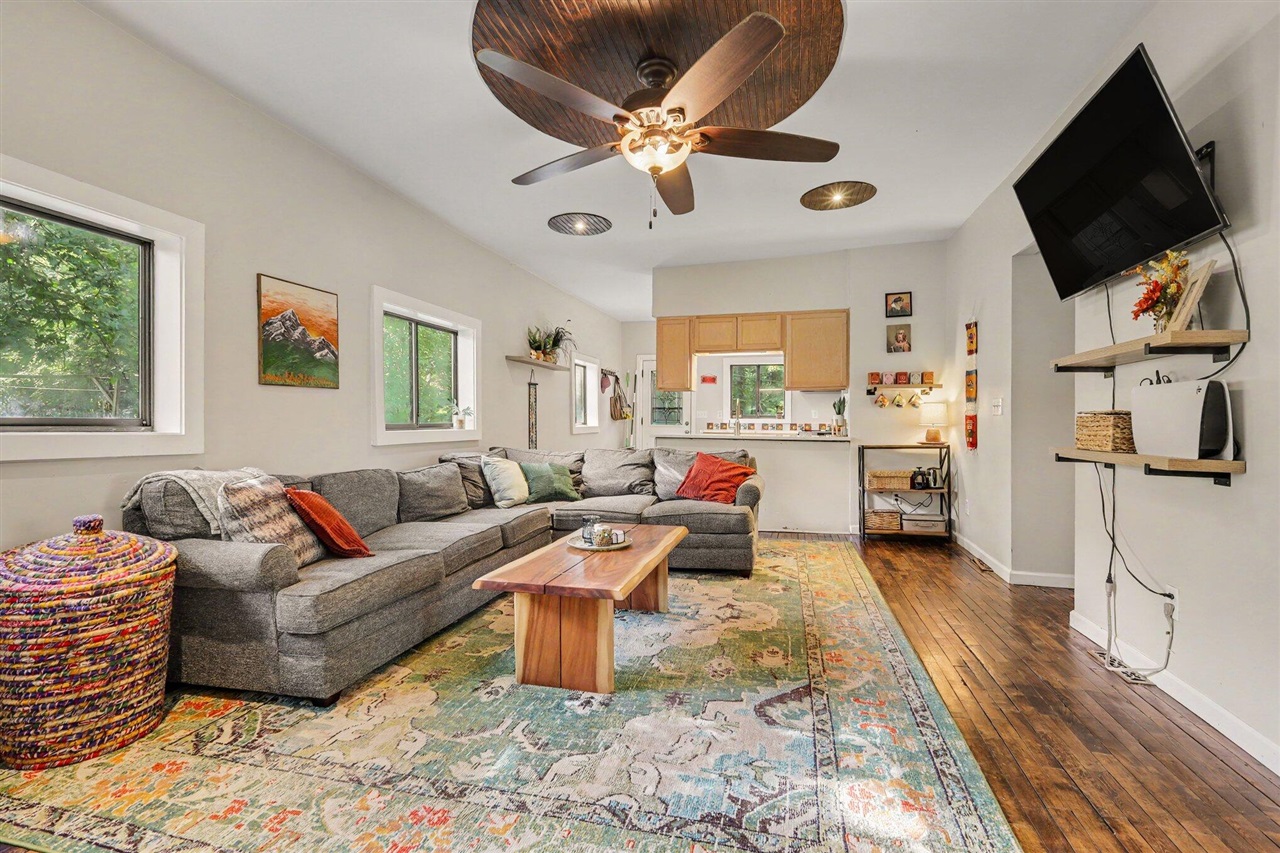 3rd image of 2067 Riverbank Ave, Grand Rapids, MI 49525 | MLS# 70550254