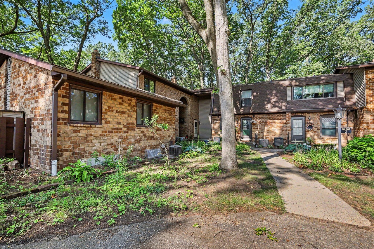 2nd image of 2579 Chatham Woods Dr, Grand Rapids, MI 49546 | MLS# 70550316