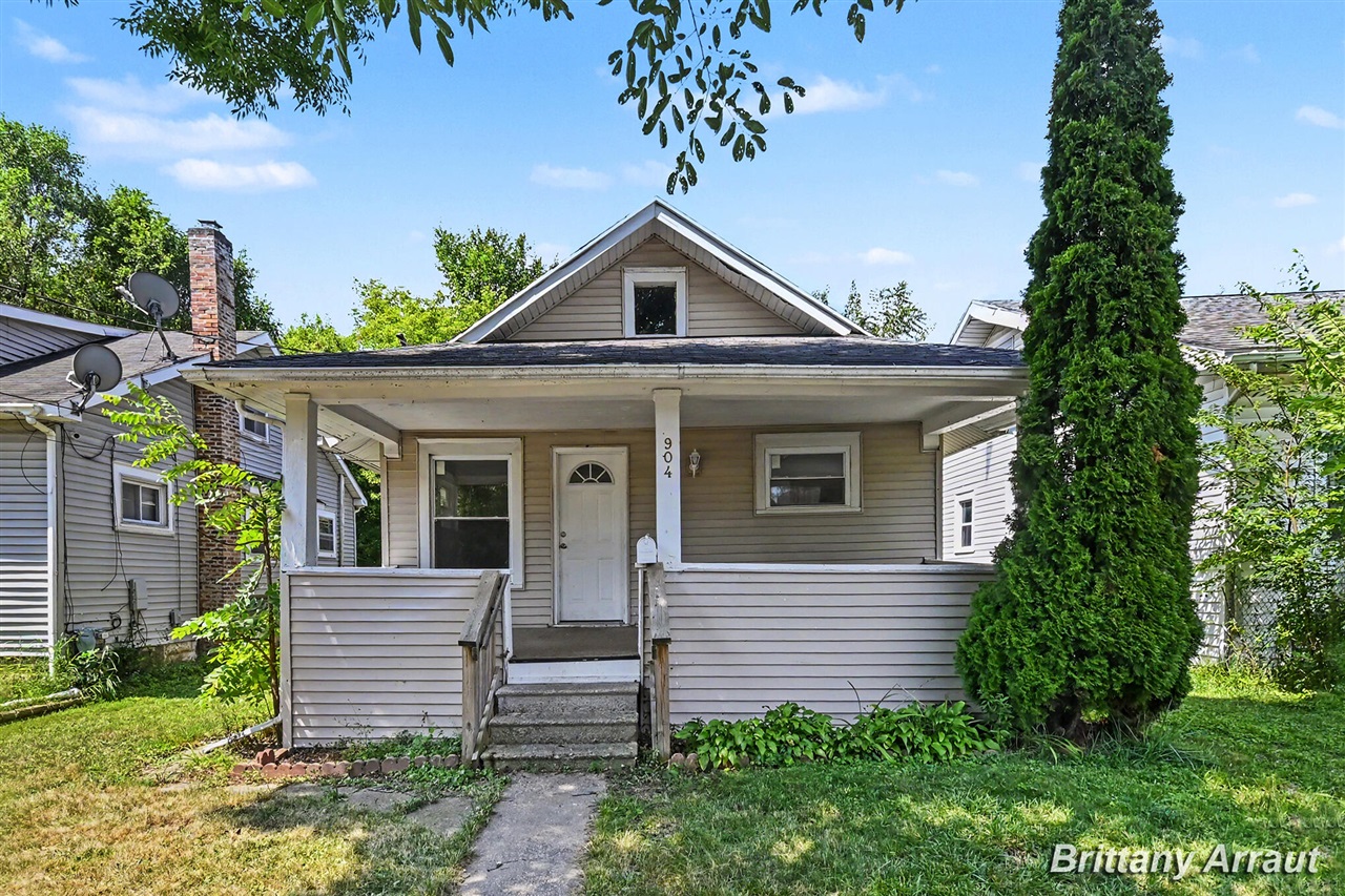1st image of 904 Riverview Ave, Lansing, MI 48915 | MLS# 70550352