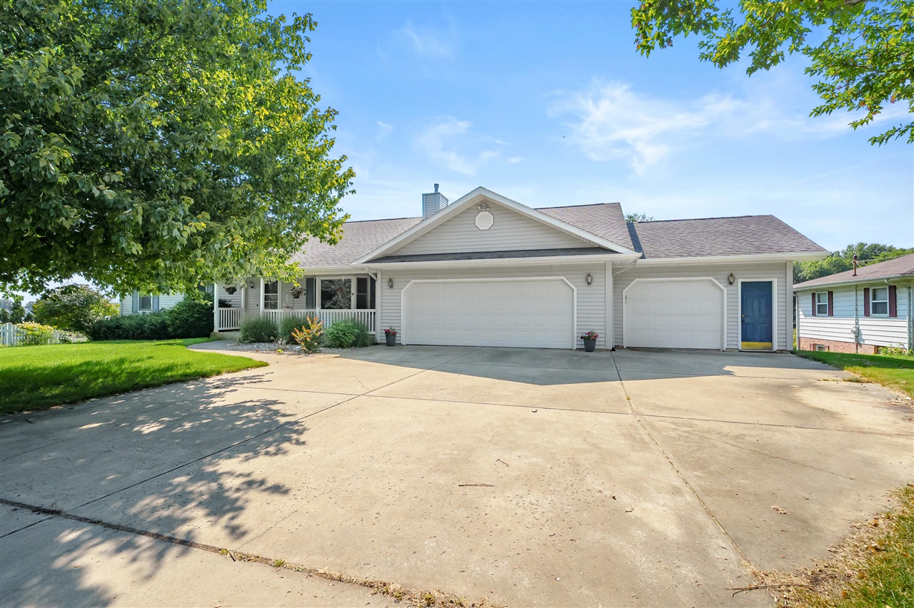 3rd image of 12085 W Indian Lake Dr, Vicksburg, MI 49097 | MLS# 70550358
