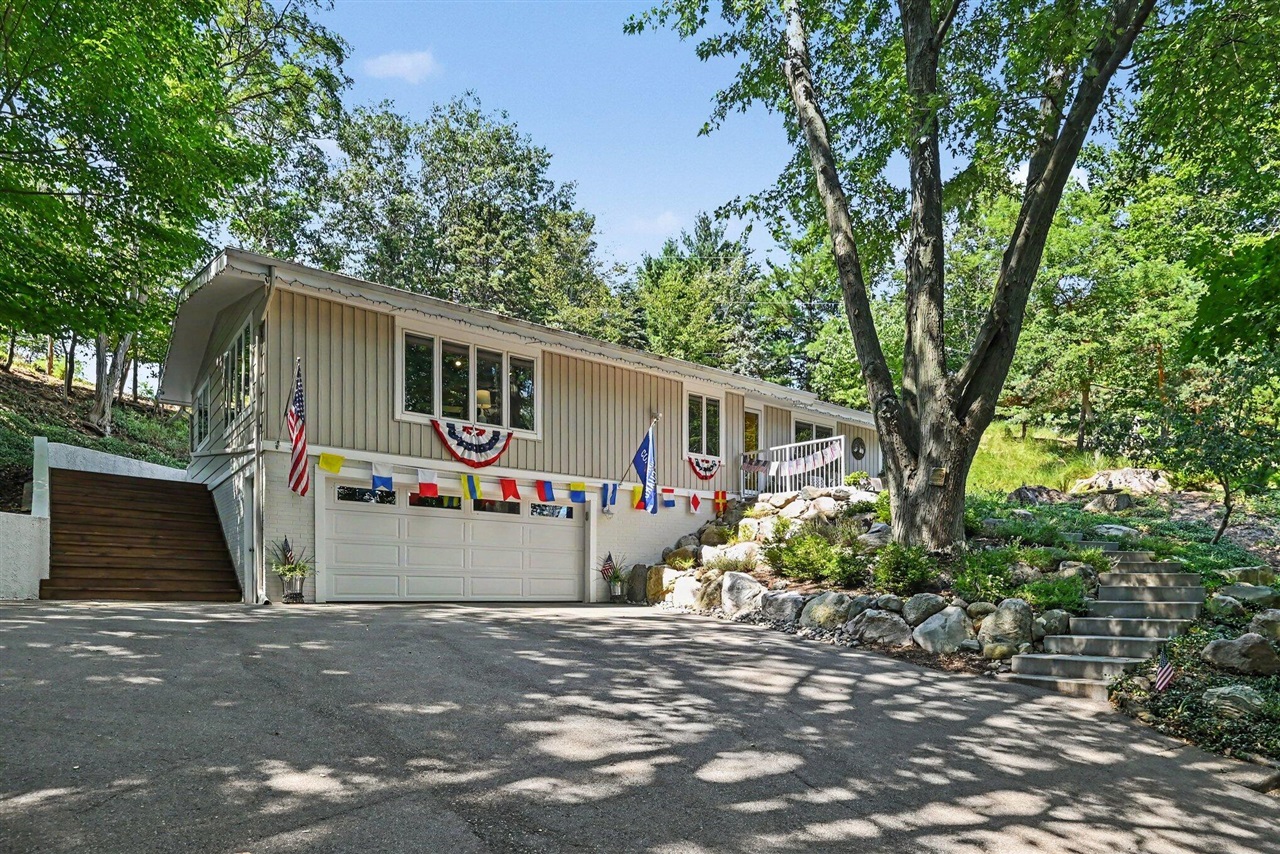 1st image of 405 Slayton Ave, Grand Haven, MI 49417 | MLS# 70550363