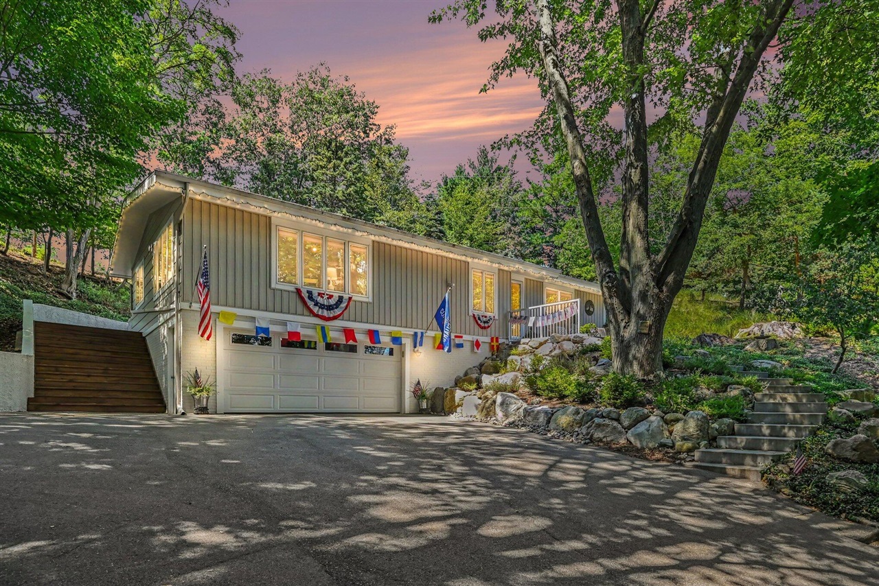 2nd image of 405 Slayton Ave, Grand Haven, MI 49417 | MLS# 70550363