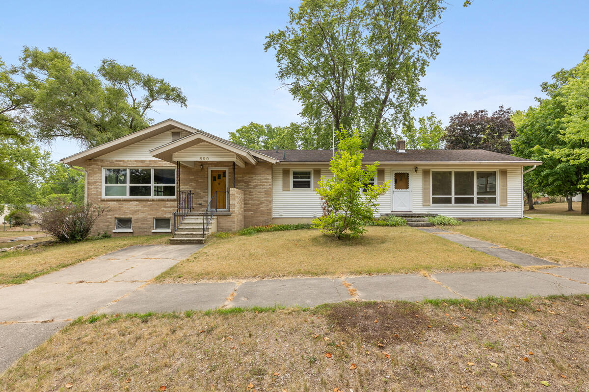 1st image of 800 Magnolia St, Big Rapids, MI 49307 | MLS# 70550366