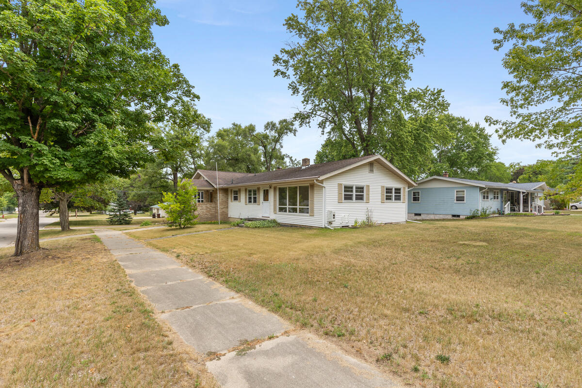 2nd image of 800 Magnolia St, Big Rapids, MI 49307 | MLS# 70550366