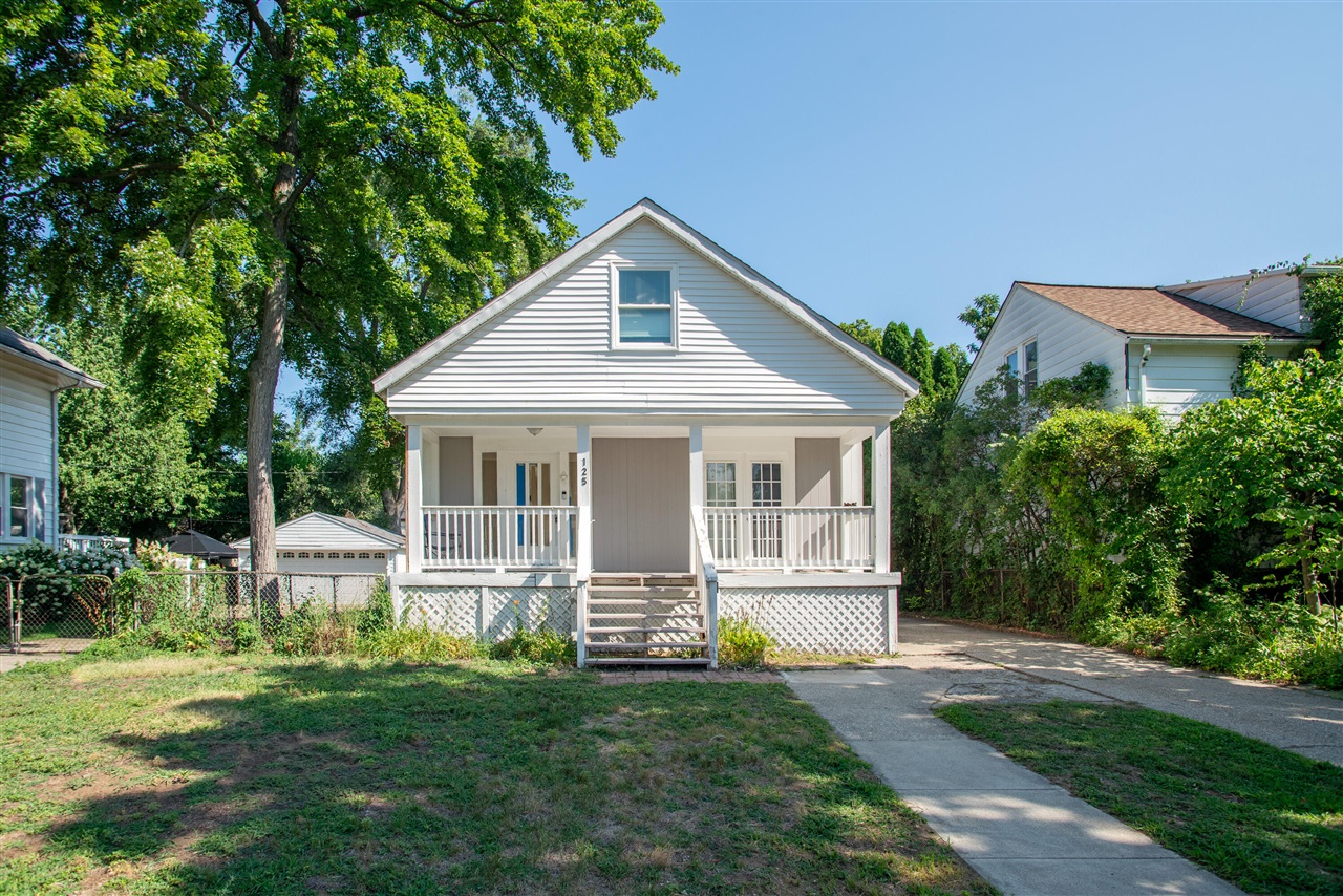 1st image of 125 E Lawrence Ave, Royal Oak, MI 48073 | MLS# 70550372