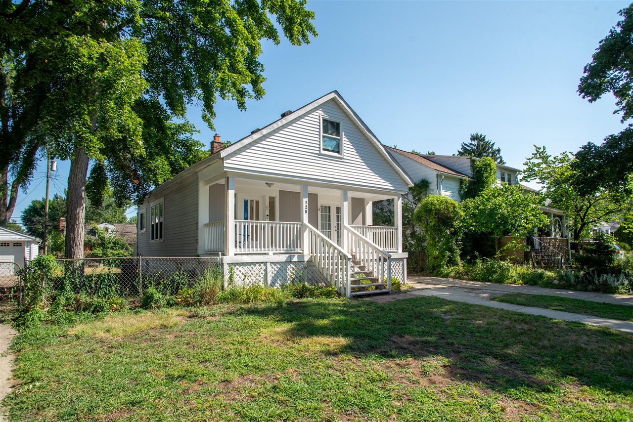 2nd image of 125 E Lawrence Ave, Royal Oak, MI 48073 | MLS# 70550372