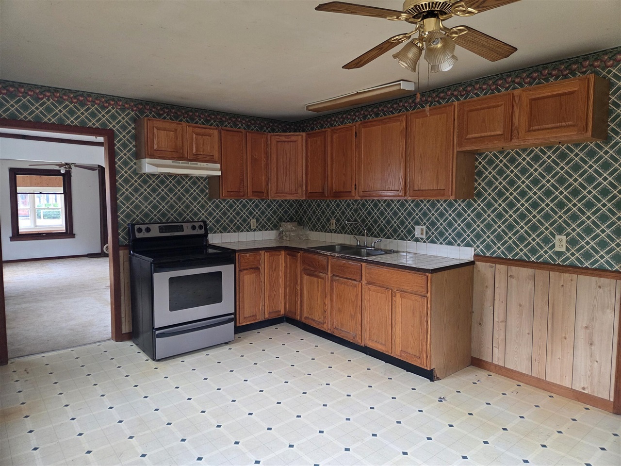 3rd image of 502 S Main St, Crystal, MI 48818 | MLS# 70550380