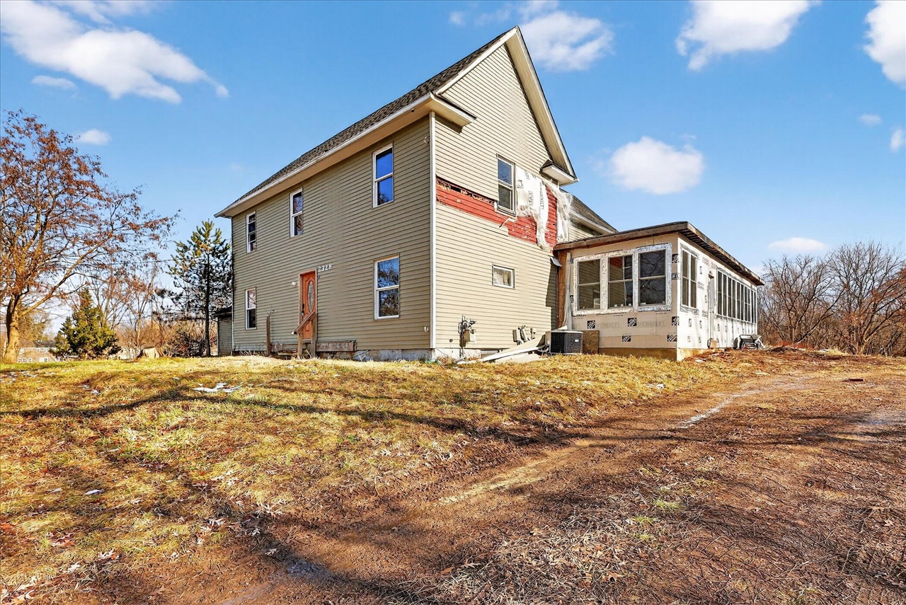 2nd image of 2328 Dean Lake Ave, Grand Rapids, MI 49505 | MLS# 70550389