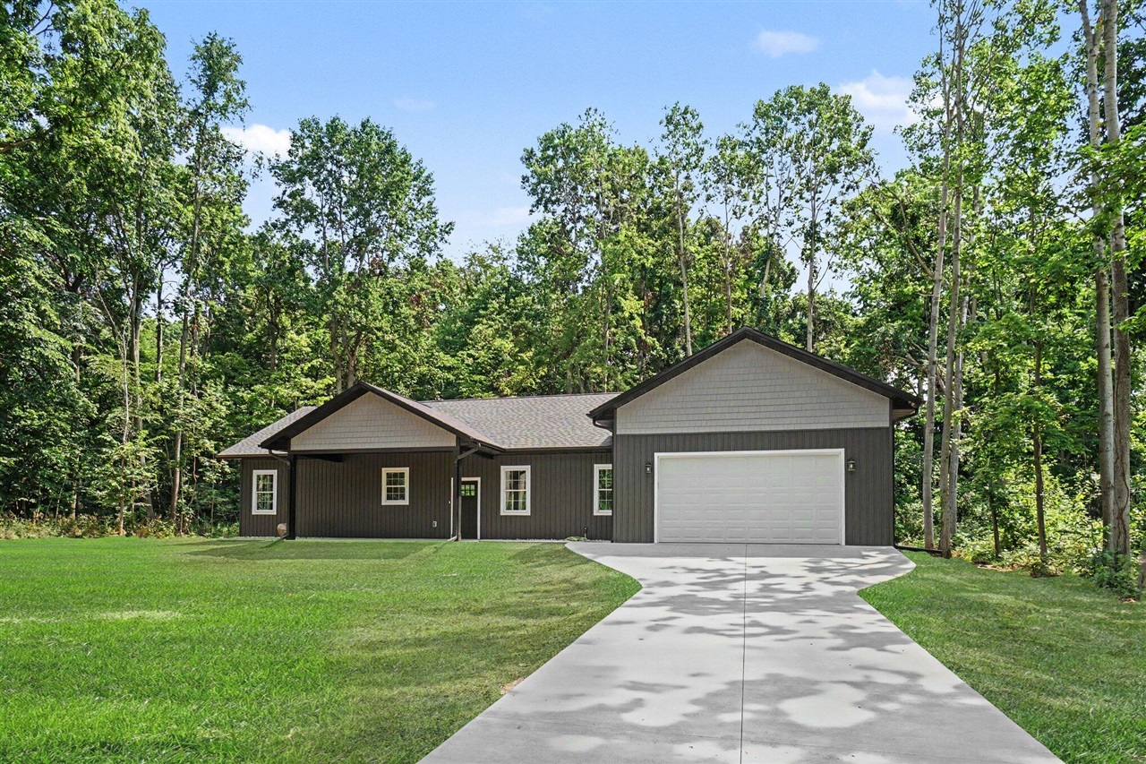 1st image of 74777 Ridgeway Dr, Lawton, MI 49065 | MLS# 70550396