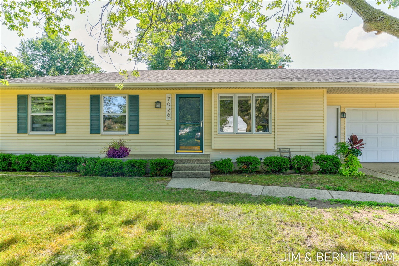 2nd image of 7026 Southwood Dr, Jenison, MI 49428 | MLS# 70550410