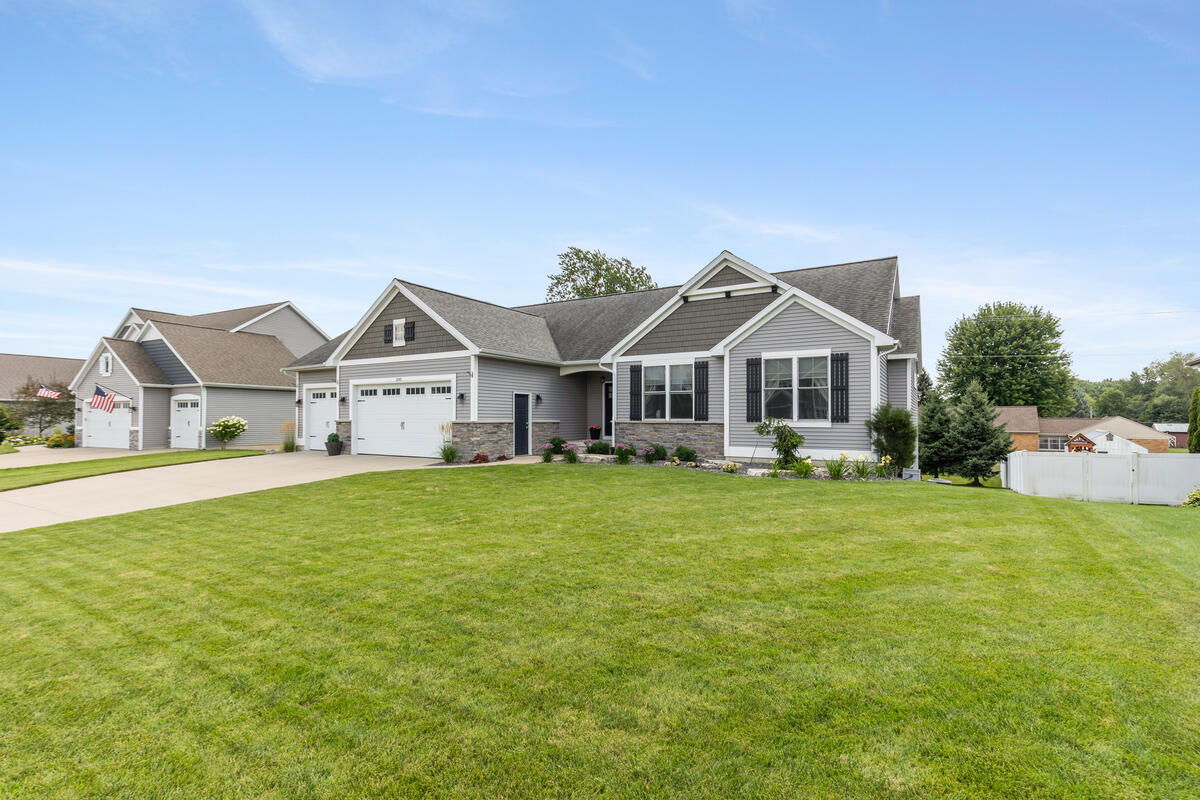 2nd image of 2080 Canopy Dr, Byron Center, MI 49315 | MLS# 70550437