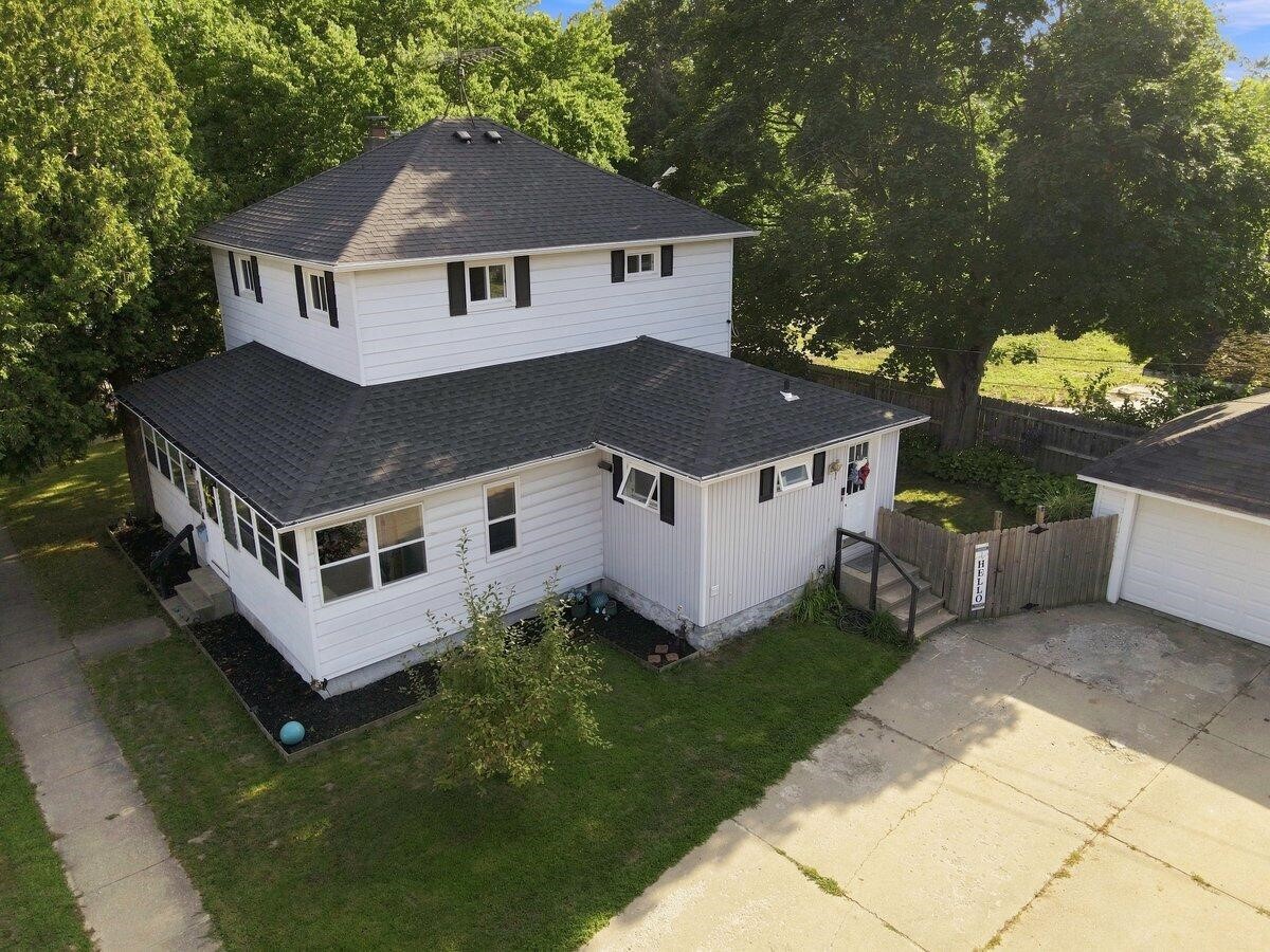 1st image of 826 S Park St, Hastings, MI 49058 | MLS# 70550448
