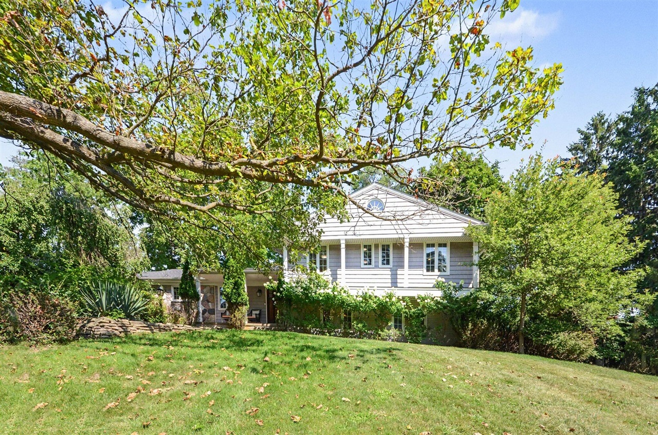 Photo 2 of Single family home for sale at 25800 Franklin Park Ct, Franklin, MI 48025 | MLS# 70550469 | Listing updated on 2026-09-01