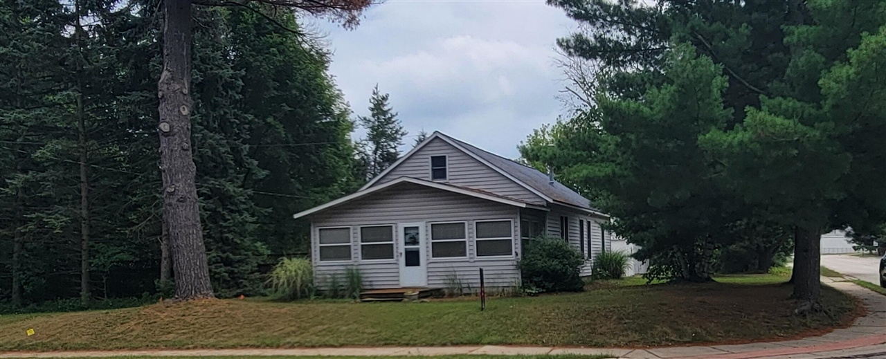 1st image of 8 E Barton St, Newaygo, MI 49337 | MLS# 70550492