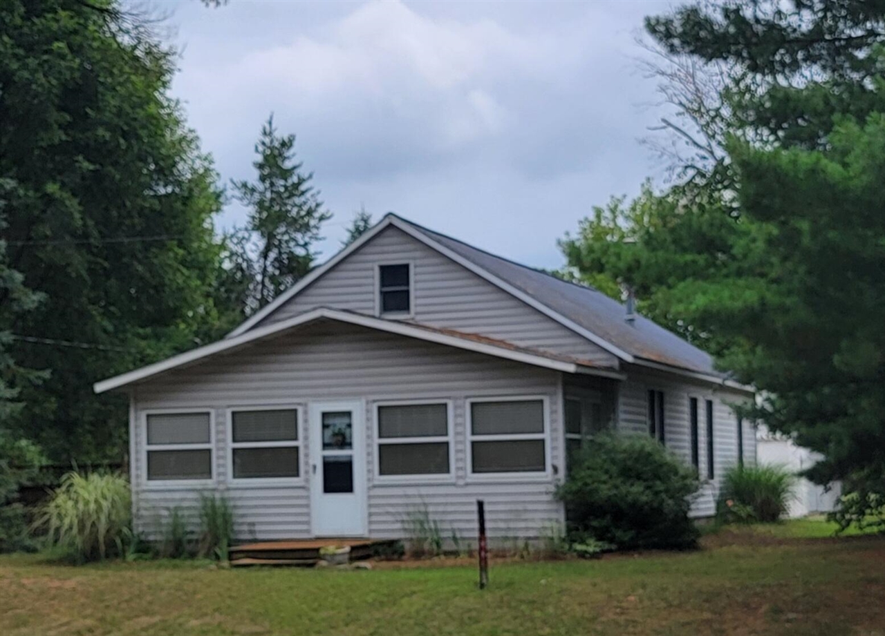 2nd image of 8 E Barton St, Newaygo, MI 49337 | MLS# 70550492
