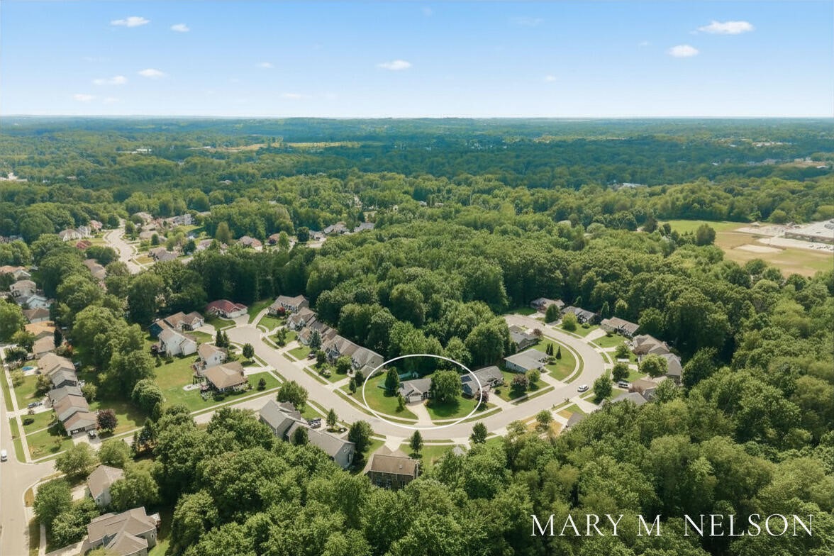 2nd image of 5705 Kenstyn Dr, Grandville, MI 49418 | MLS# 70550503