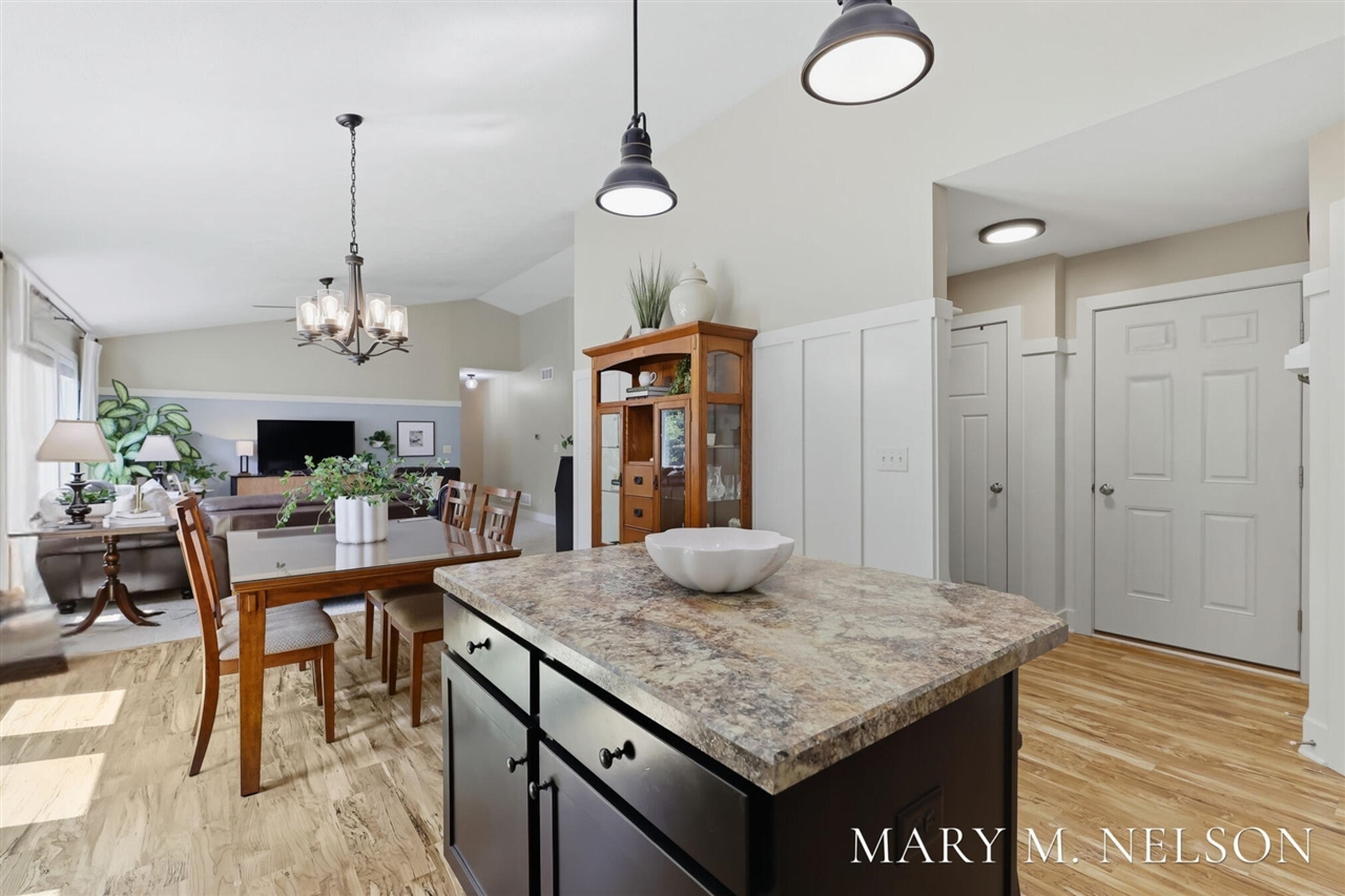 5th image of 5705 Kenstyn Dr, Grandville, MI 49418 | MLS# 70550503