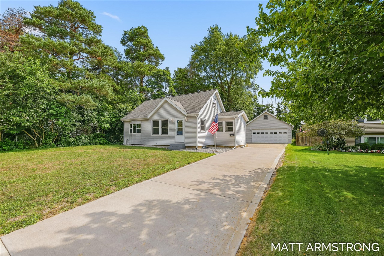 1st image of 3320 Taft Ave, Wyoming, MI 49519 | MLS# 70550507