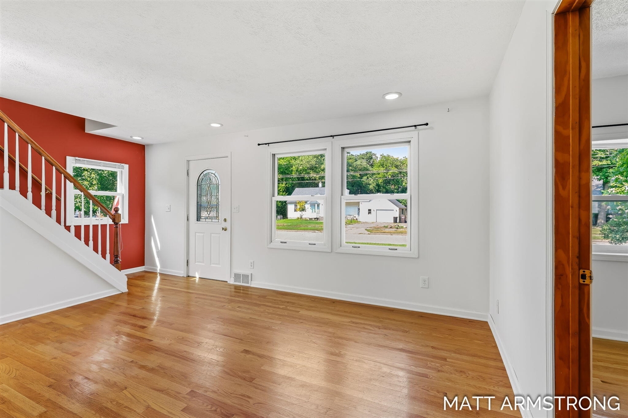 3rd image of 3320 Taft Ave, Wyoming, MI 49519 | MLS# 70550507