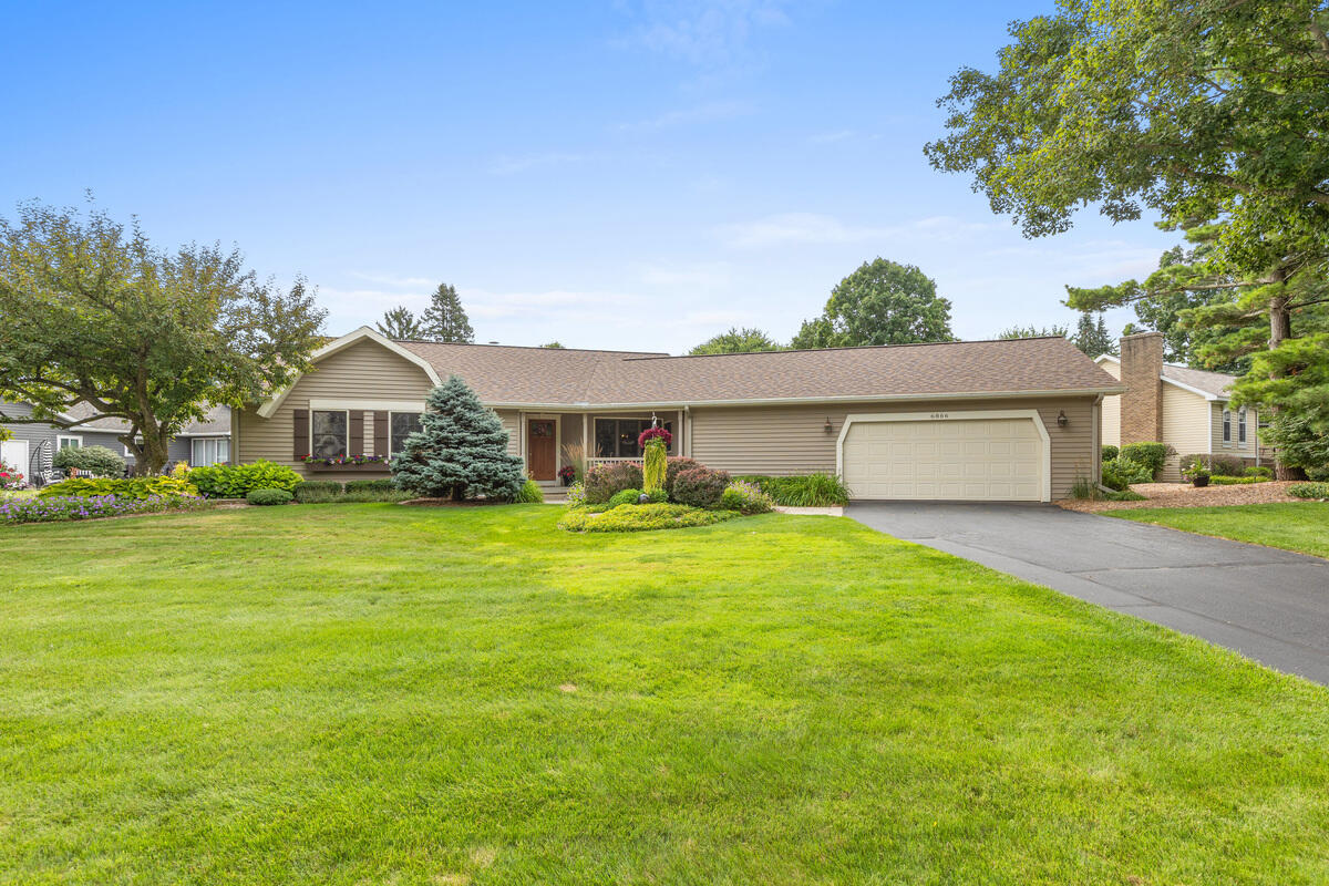1st image of 6866 Vista Grande Dr, Rockford, MI 49341 | MLS# 70550512