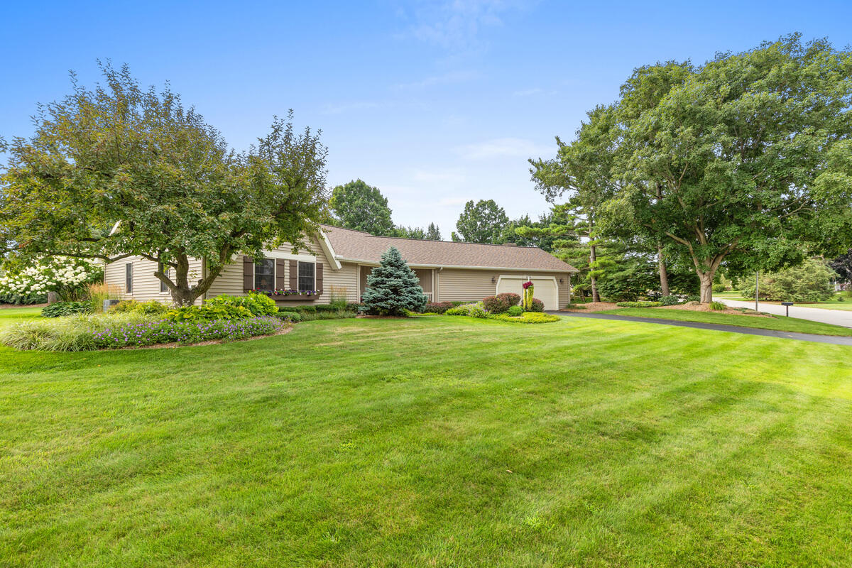2nd image of 6866 Vista Grande Dr, Rockford, MI 49341 | MLS# 70550512