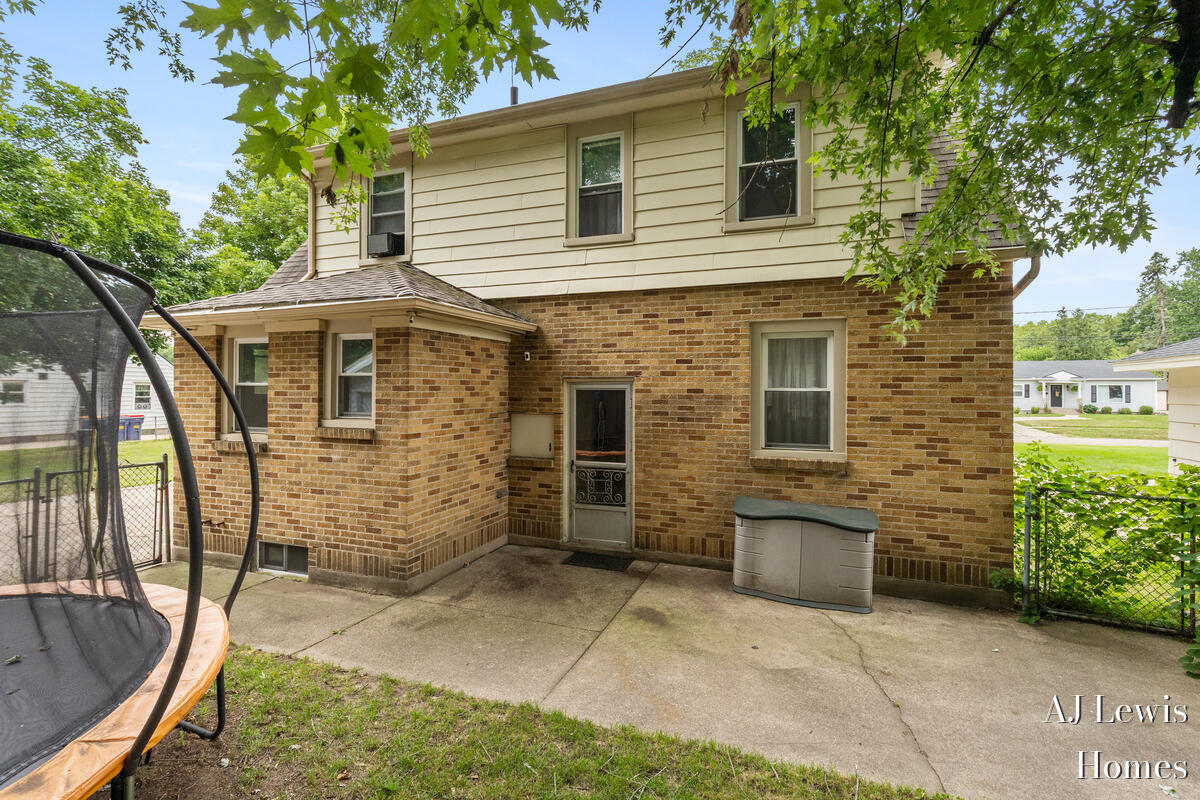27th image of 653 3 Mile Rd, Grand Rapids, MI 49505 | MLS# 70550518
