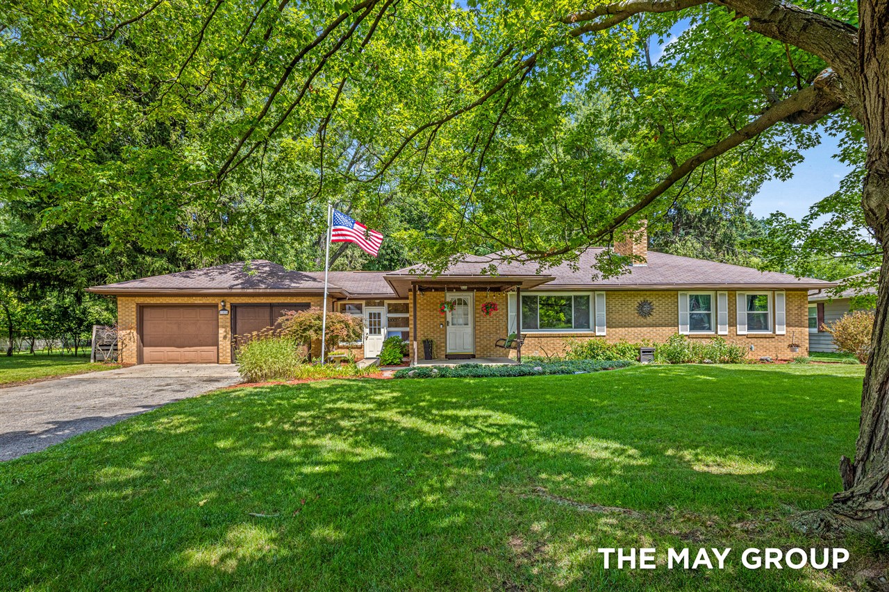 1st image of 1515 Lancashire Dr, Grand Rapids, MI 49508 | MLS# 70550520