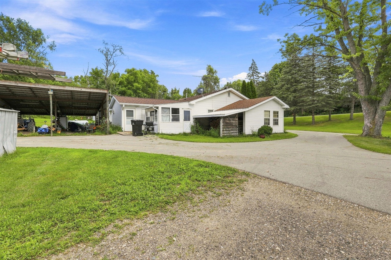 3rd image of 2899 Tanner Lake Rd, Hastings, MI 49058 | MLS# 70550524