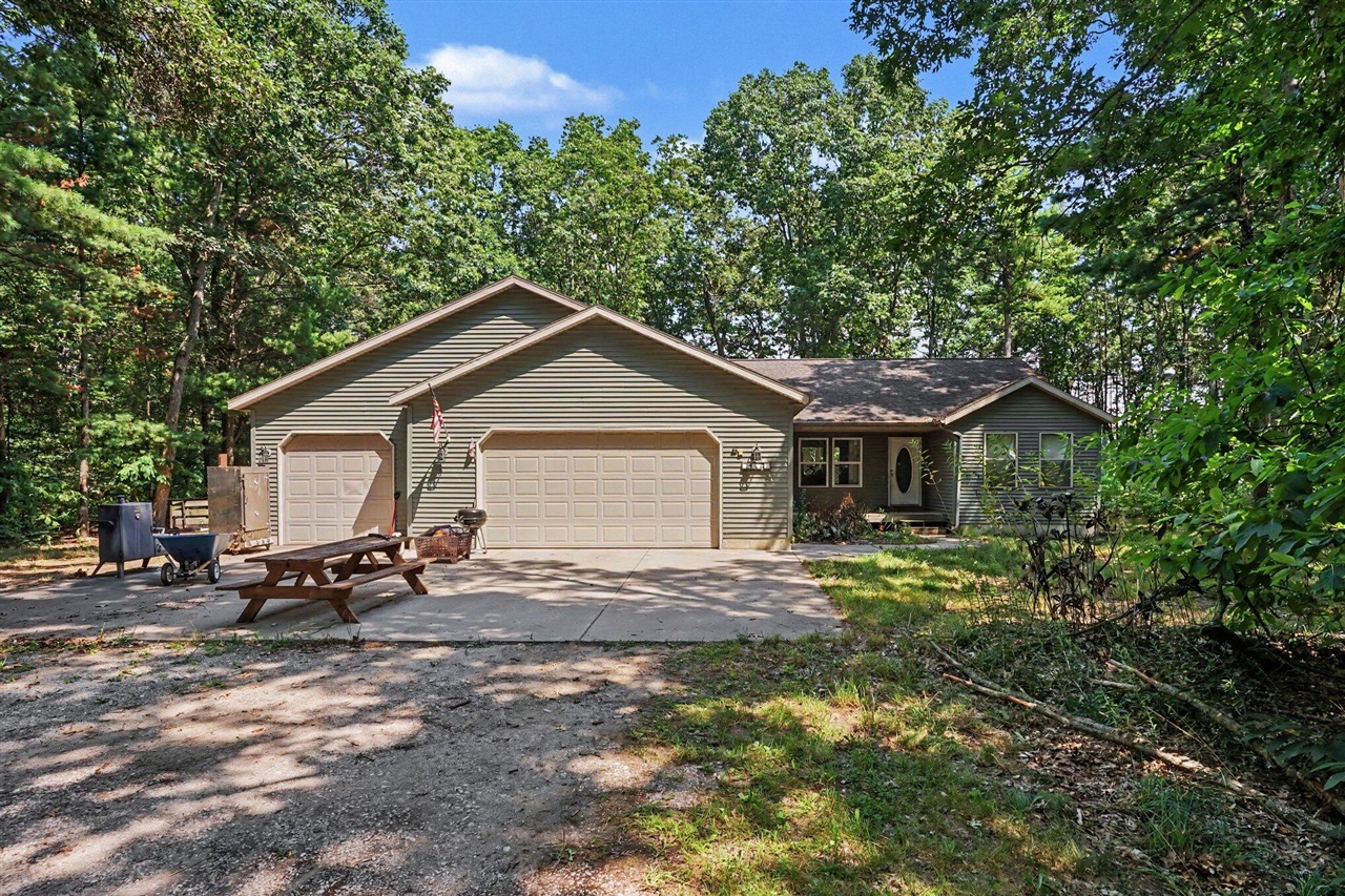 2nd image of 416 E River Rd, Muskegon, MI 49445 | MLS# 70550533