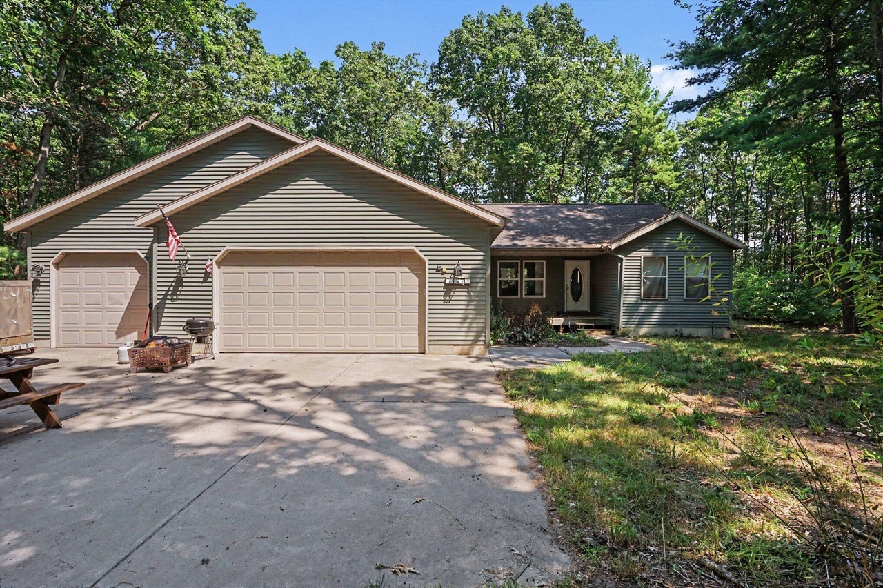 3rd image of 416 E River Rd, Muskegon, MI 49445 | MLS# 70550533