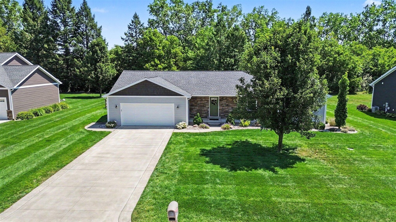 1st image of 4196 Evergreen Rd, Adrian, MI 49221 | MLS# 70550542