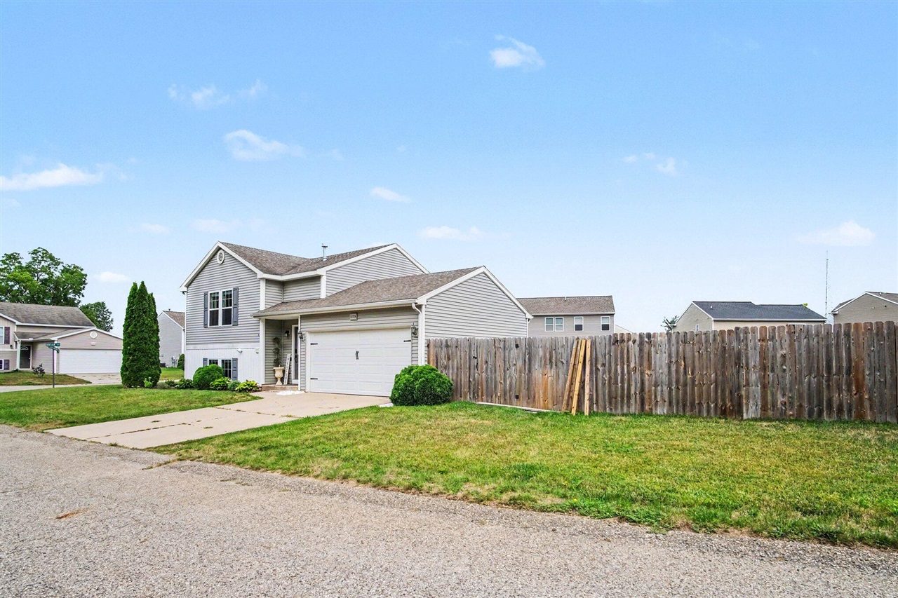 Photo 3 of Single family home for sale at 11720 E Bear Meadows Dr, Alto, MI 49302 | MLS# 70550547 | Listing updated on 2026-09-12