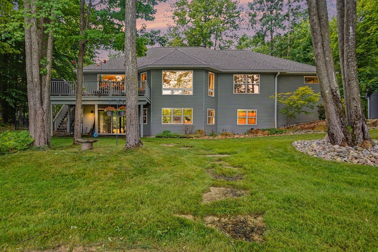 image of 9712 Fawn Lake Dr, Stanwood, MI 49346 | MLS# 70550563