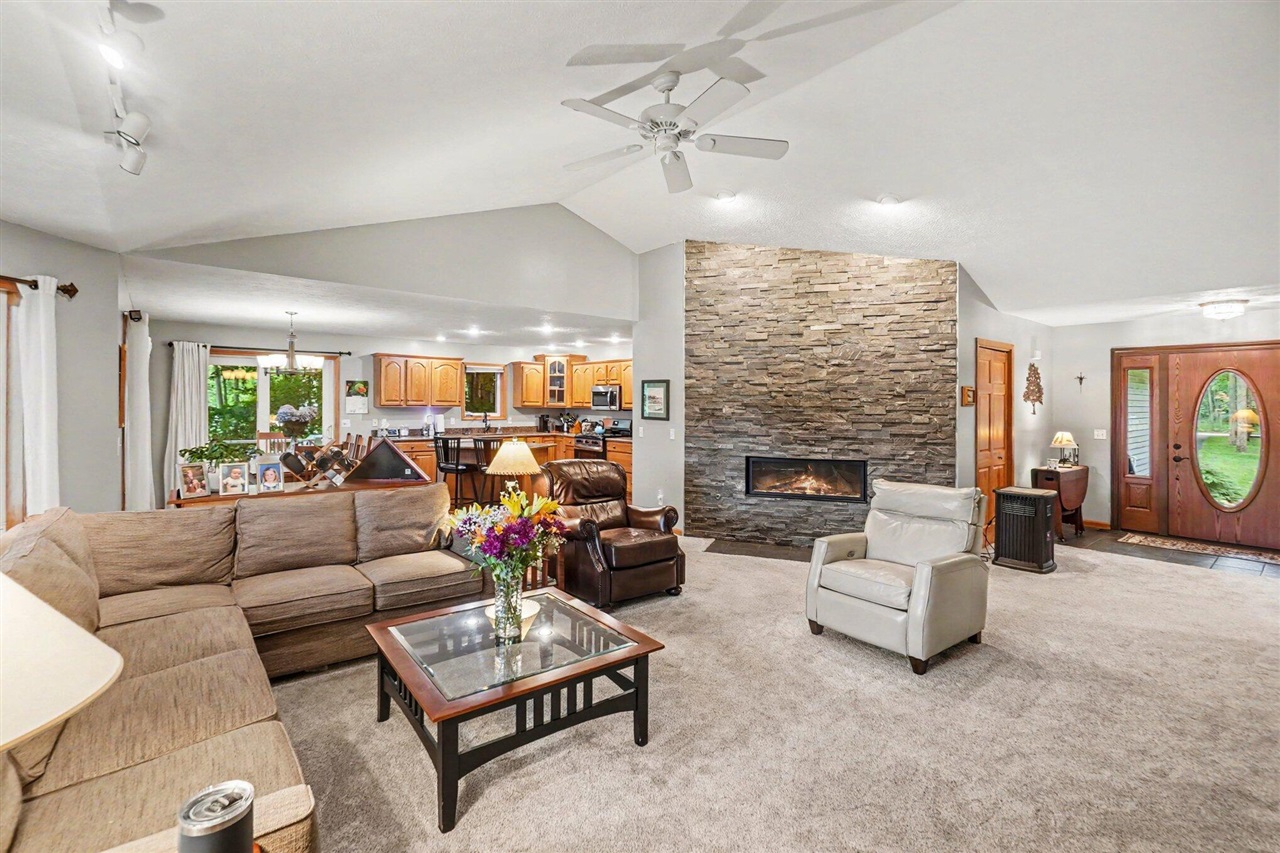 image of 9712 Fawn Lake Dr, Stanwood, MI 49346 | MLS# 70550563
