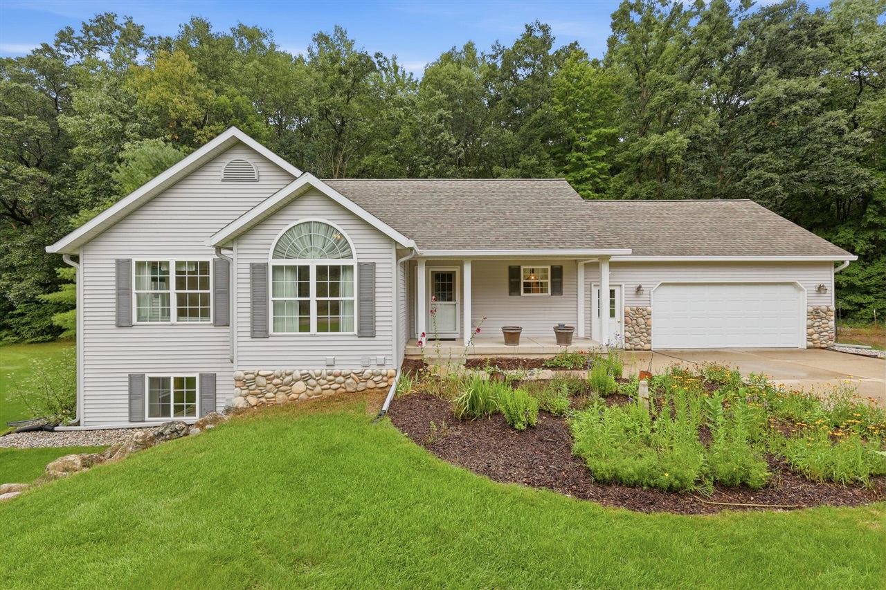1st image of 5075 Bonasa Dr, Rockford, MI 49341 | MLS# 70550569