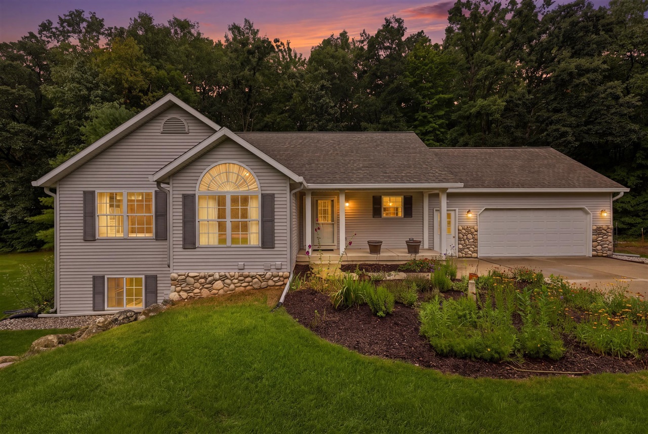 2nd image of 5075 Bonasa Dr, Rockford, MI 49341 | MLS# 70550569