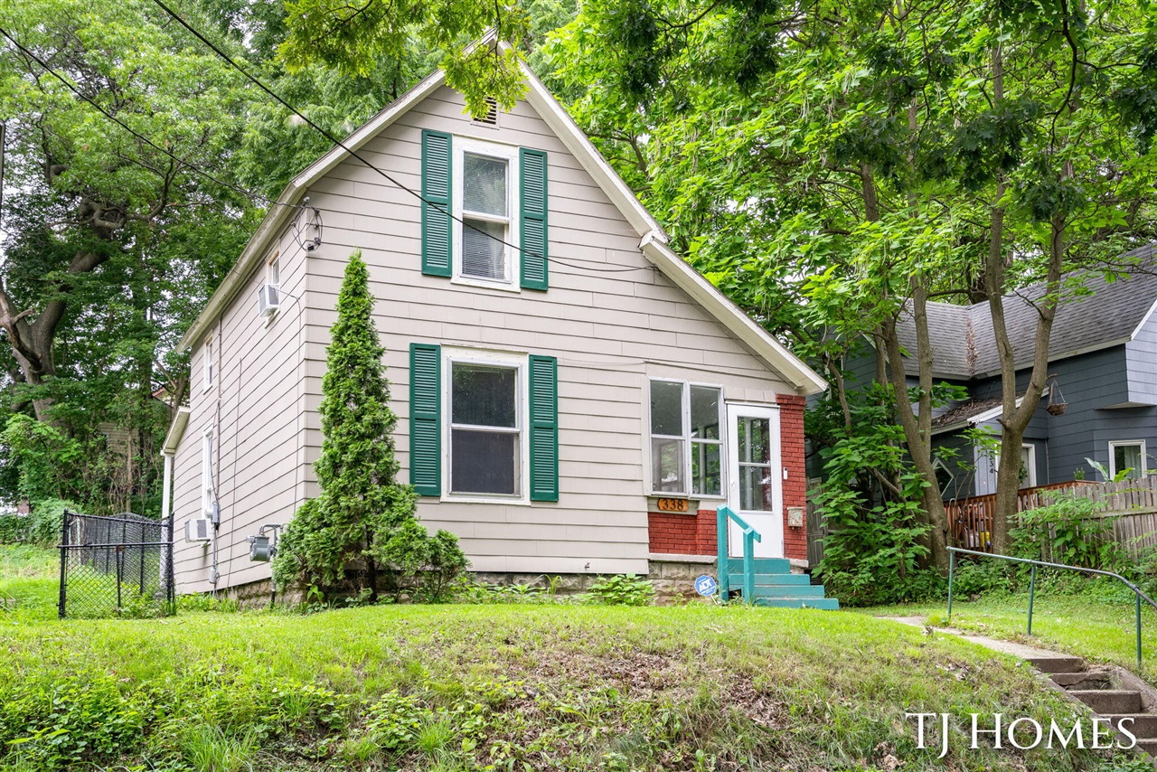 Photo 1 of Single family home for sale at 338 Hanover St, Grand Rapids, MI 49505 | MLS# 70550584 | Listing updated on 2026-09-16