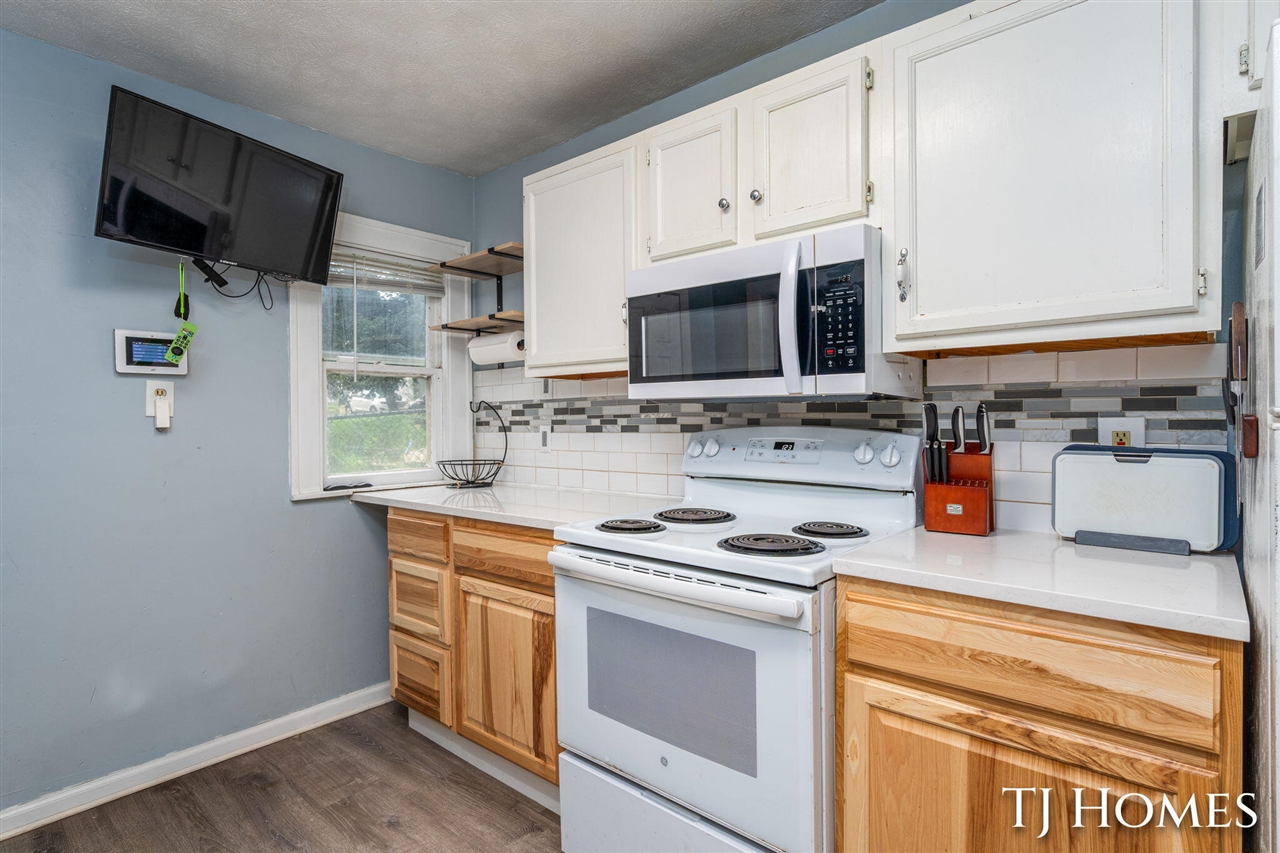 Photo 2 of Single family home for sale at 338 Hanover St, Grand Rapids, MI 49505 | MLS# 70550584 | Listing updated on 2026-09-16