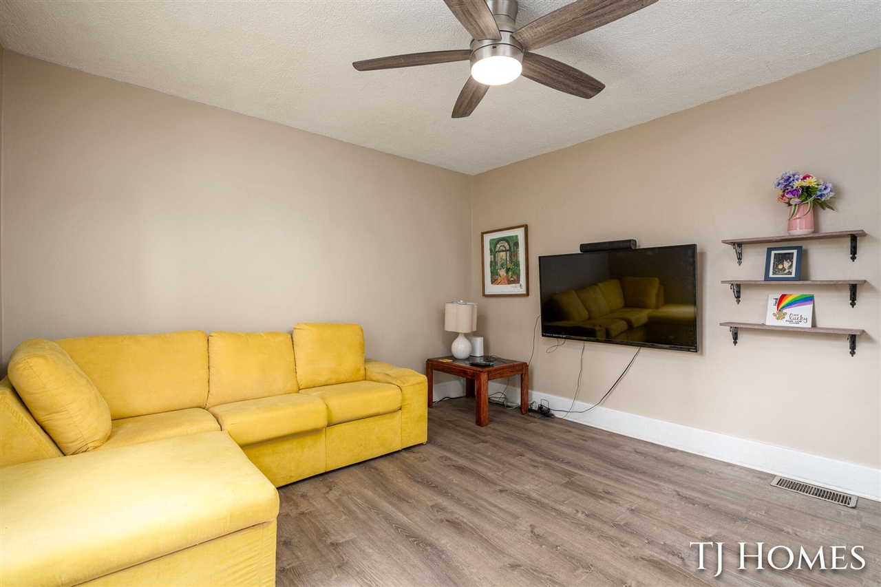 Photo 3 of Single family home for sale at 338 Hanover St, Grand Rapids, MI 49505 | MLS# 70550584 | Listing updated on 2026-09-16