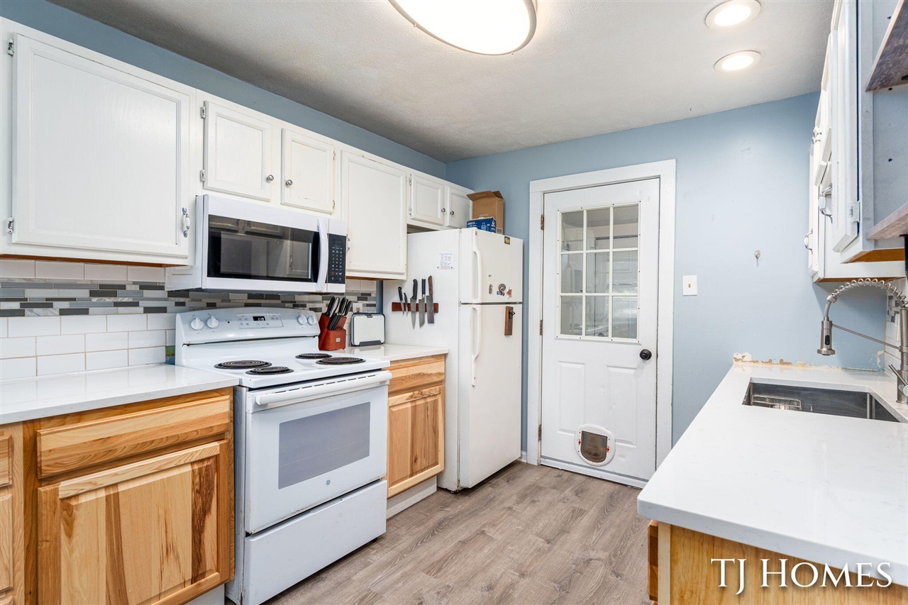 Photo 4 of Single family home for sale at 338 Hanover St, Grand Rapids, MI 49505 | MLS# 70550584 | Listing updated on 2026-09-16