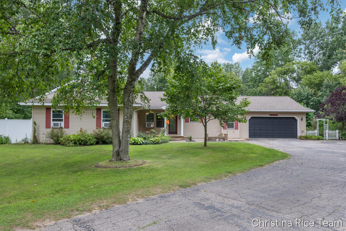 2nd image of 10226 Sw Greenville Rd, Greenville, MI 48838 | MLS# 70550592