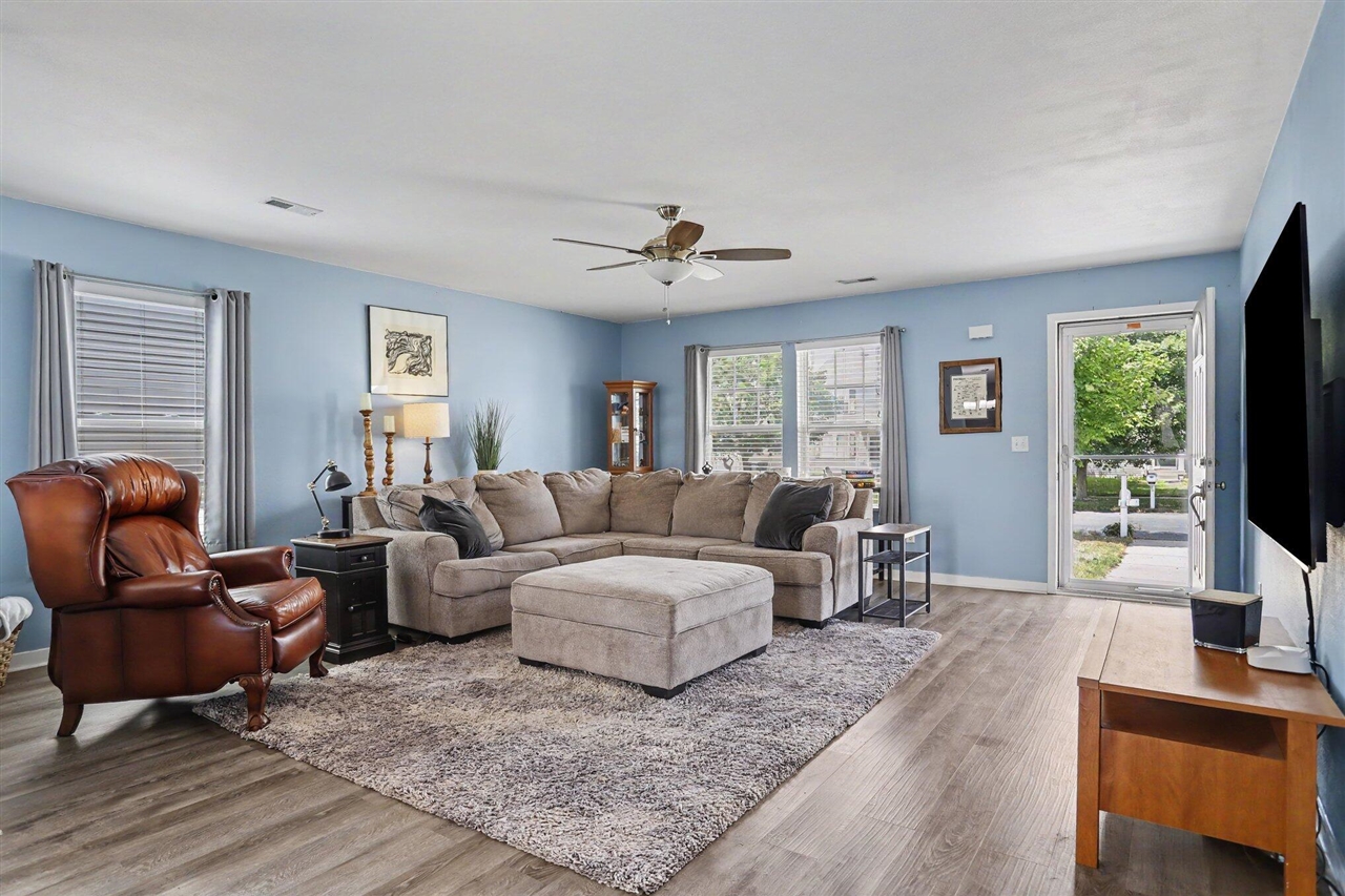 3rd image of 1219 Ellery Grove Ct, Vicksburg, MI 49097 | MLS# 70550595