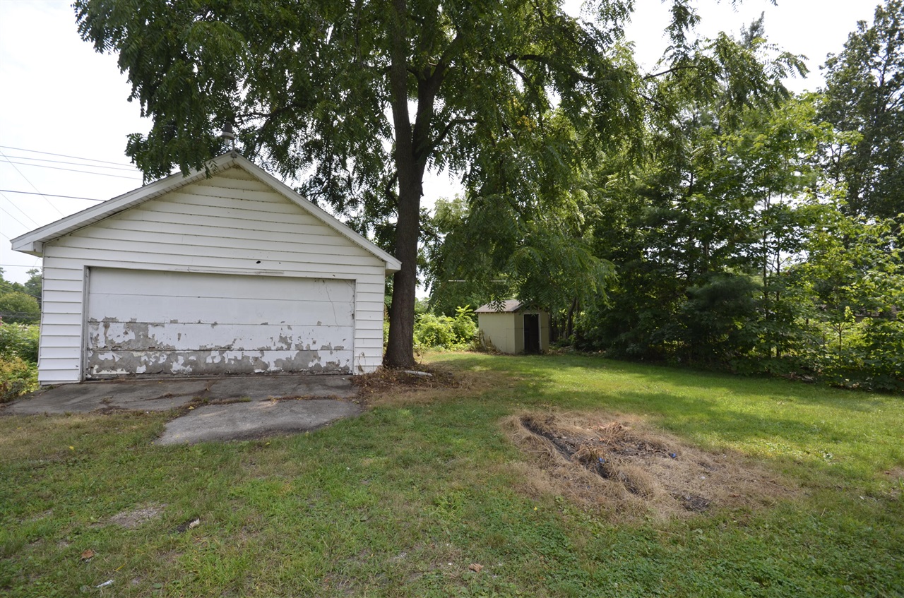 16th image of 200 S Constantine St, Three Rivers, MI 49093 | MLS# 70550607