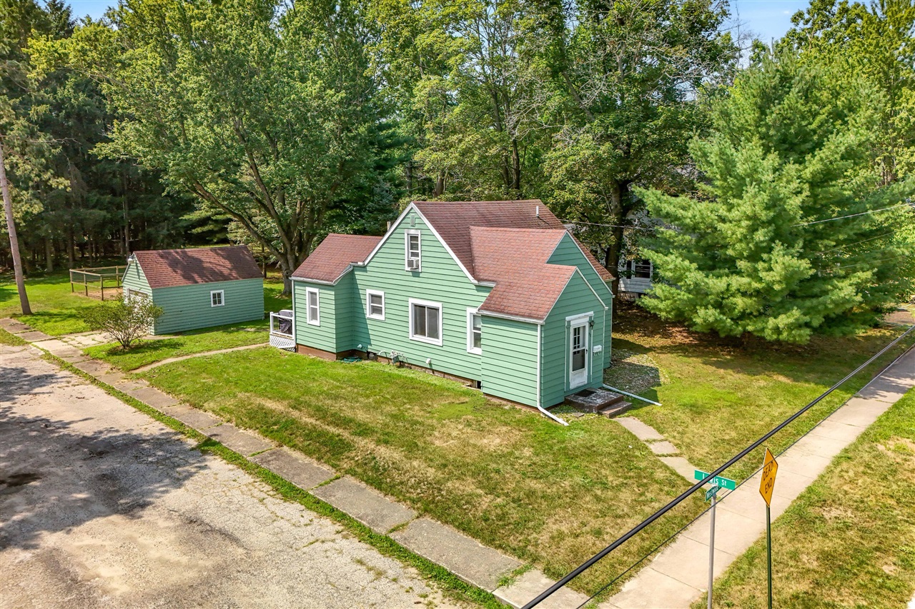 4th image of 98 Westwood St, Hillsdale, MI 49242 | MLS# 70550622