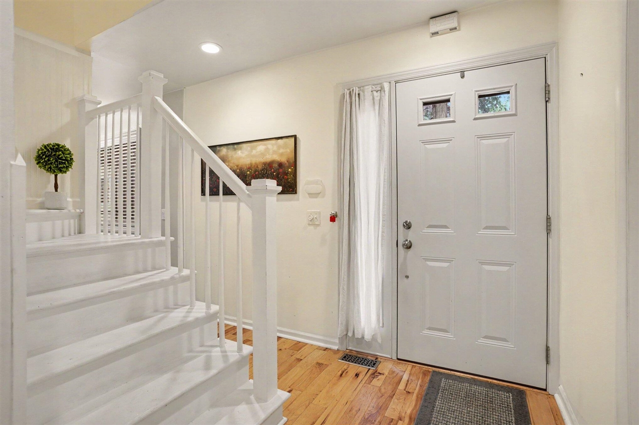 3rd image of 260 Dunbarton Ct, Kalamazoo, MI 49006 | MLS# 70550624